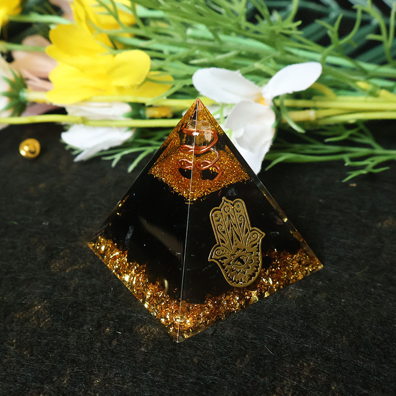Resin - Pyramide Hamsa en résine et cristal,